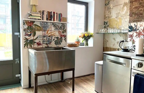 Greenpoint Apartment | Kingsland by Rove Travel | 2BR Duplex w/Backyard