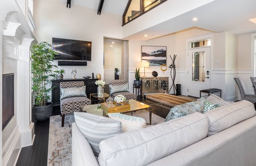 Eastern Hillsides House | Kingston House - Private, Luxurious Living, Full of Amenities