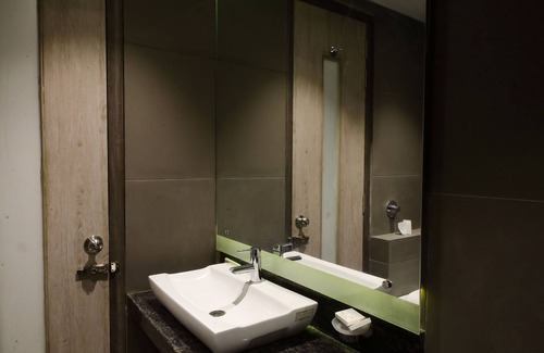 Kanpur Hotel | Kingston Resort