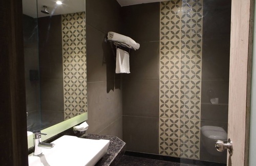Kanpur Hotel | Kingston Resort