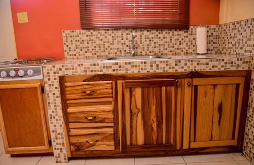 Molynes Gardens Apartment | Kingston Sunset Guest Apartment I