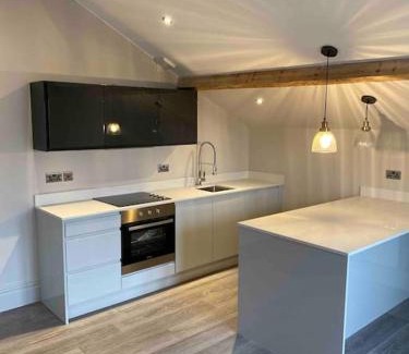 Trafford Apartment | Kingsway