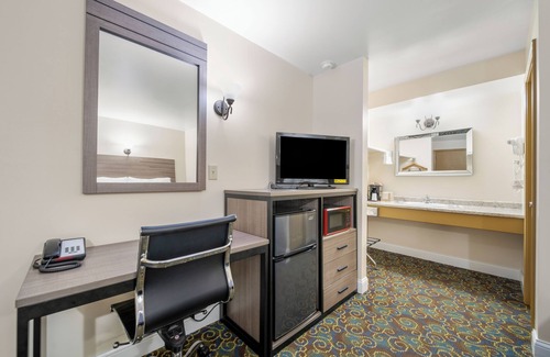 Caro Hotel | Kingsway Inn