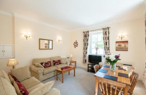 Dartmouth Apartment | Kingswear Park Club with Swimming Pool & Spa