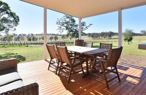 Pokolbin House | Kinloch Cottage Stunning Stay on Daisy Hill Vineyard