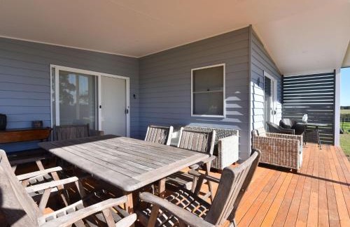 Pokolbin House | Kinloch Cottage Stunning Stay on Daisy Hill Vineyard