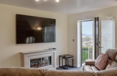 Silsden House | Kinneret Apartment
