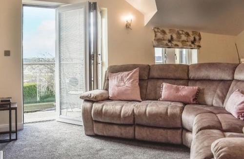 Silsden House | Kinneret Apartment