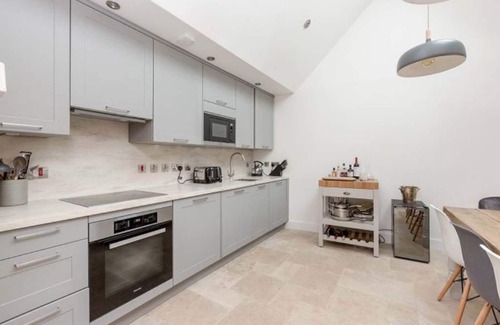 St. Andrews Cottage | Kinness Cottage - a cottage that sleeps 8 guests in 4 bedrooms