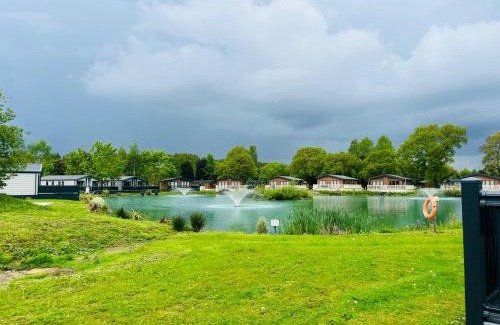 Allerthorpe Cabin | Kinship Lodge with Hot Tub