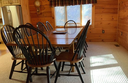 Massanutten Cabin | Kip's Mountain Getaway- Charming Log Cabin with HOT TUB and GAME ROOM