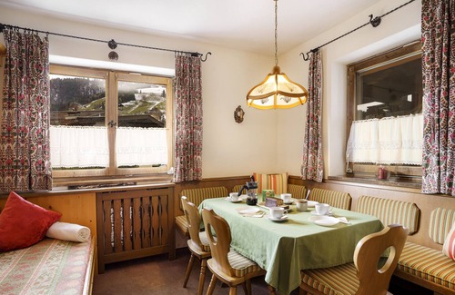 Kitzbuehel House | Kirchberg: Well maintained country house near ski slope