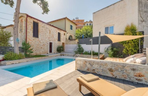 Makhairoi House | Kirke