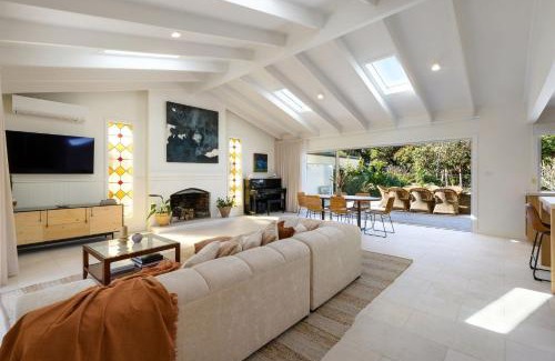 Suffolk Park House | Kirra Beach House - relax in pool & sauna