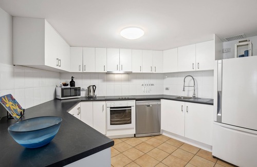 Coolangatta Apartment | Kirra Palms Holiday Apartments