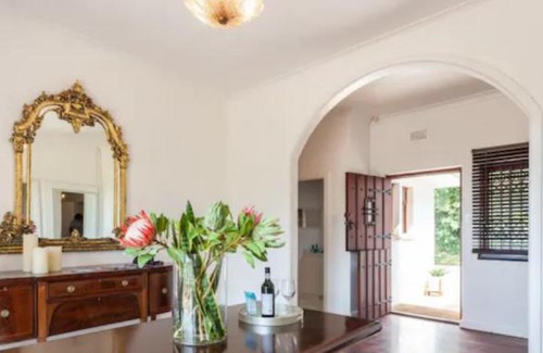 Newlands Apartment | Kirstenbosch Gardens Retreat