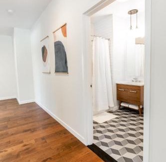 Central Business District Apartment | Kislak 403 Luxurious 2BR Retreat Above the City
