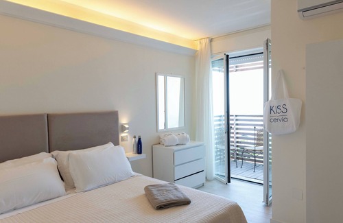 Pinarella Hotel | Kiss Beachfront Hotel & Restaurant
