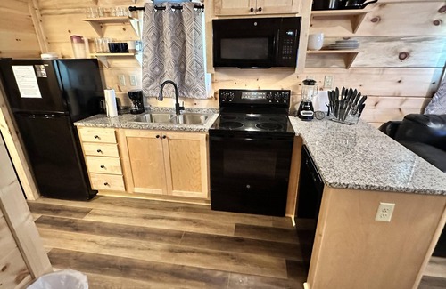 Union Mills Cabin | Kiss N Tell -Hot Tub, Fireplace,Hiking,View,Near Asheville ,WiFi