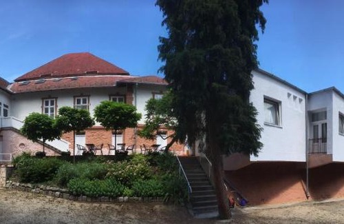 Balatonfoldvar House | Kiss Villa