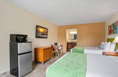 Historic Downtown Kissimmee Hotel | Kissimmee Inviting 2 DBL Beds Room Ideal for Weekend Getaway