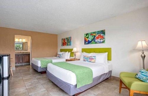 Historic Downtown Kissimmee Hotel | Kissimmee Inviting 2 DBL Beds Room Ideal for Weekend Getaway