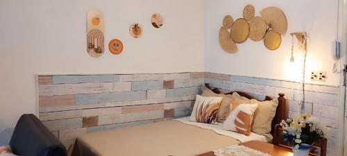 Boqueirao Apartment | Kitnet Boqueirão - Completa com Wi-fi - 50 mts da praia - perto de tudo no centro comercial