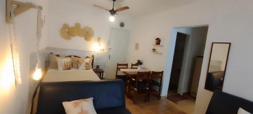 Boqueirao Apartment | Kitnet Boqueirão - Completa com Wi-fi - 50 mts da praia - perto de tudo no centro comercial