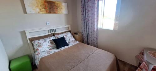Torres House | KITNET S4 em TORRES-RS - Confortável com cama casal box, cama de solteiro bicama, televisão, geladeira, micro-ondas, chaleira elétrica, ar-condicionado split - Anfitriã Superhost no BnB