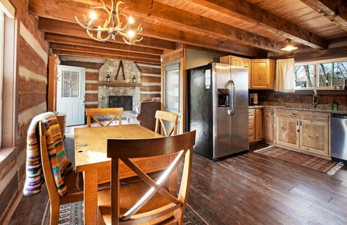 Indianapolis Cabin | Kit’s Cabin - Log Cabin Retreat in Indianapolis