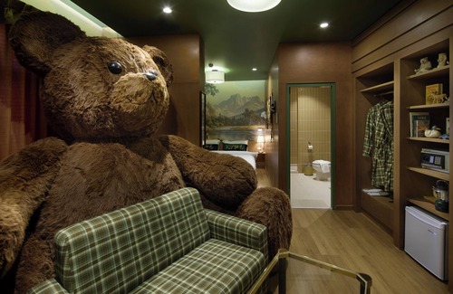 Thanon Phetchaburi Hotel | KITSCH HOTEL