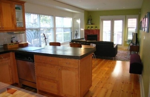 Kitsilano House | Kitsilano 2 BR+Den, 3 BA by UBC, Hospital, Beach: BOOK BY 9/30 & SAVE $250/MONTH