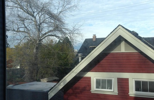 Kitsilano House | Kitsilano 2 BR+Den, 3 BA by UBC, Hospital, Beach: BOOK BY 9/30 & SAVE $250/MONTH