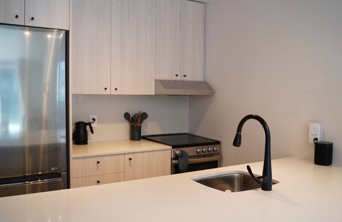 Kitsilano Apartment | Kitsilano Loft w/Sunny deck Parking by the Beach