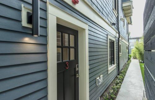 Kitsilano Apartment | Kitsilano Retreat at Private 3 Bed with Parking and BBQ