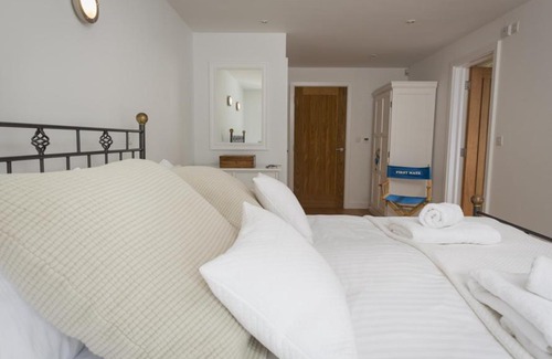 Chillington House | Kittiwake