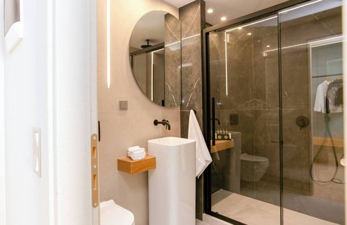 Ladadika Condo | Kiveli Sea View Suite 3