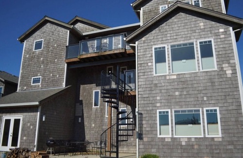 Kiwanda Shores House | Kiwanda Kove In Pacific City With Amazing Views Of Ocean