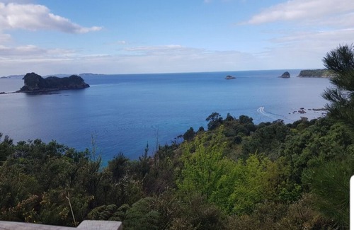 Cooks Beach Cottage | Kiwi Bach Escape - Close To Beach