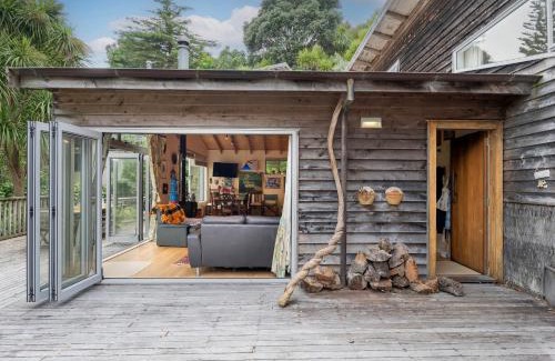 Onemana House | Kiwi Charmer - Onemana Holiday Home