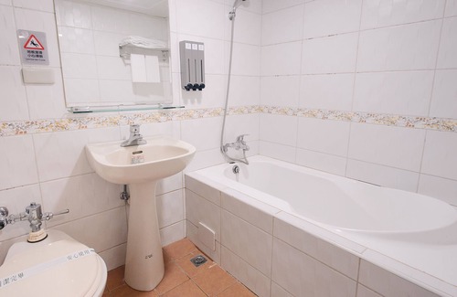 Central District Hotel | Kiwi Express Hotel - Taichung Station Branch 10