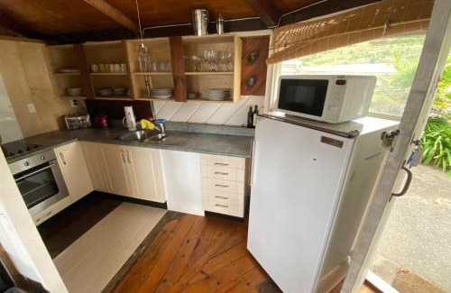 Ocean Beach House | Kiwiana Bach - Ocean Beach Bach