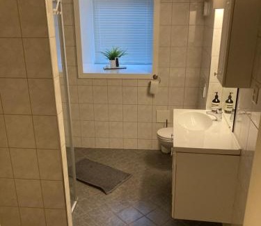 Bergenhus Apartment | Kjellerleilighet - nært Haukeland sykehus.