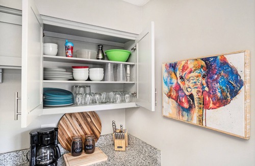 Lenexa House | KKQ Comfy Beds, TVs all Bedrooms/Backs to 52 acre Park/Walking Trails/Ez HiWay