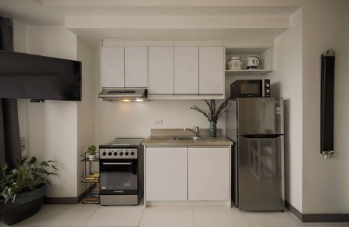 Legazpi Village Condo | KL Tower - PH Staycation
