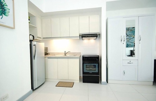 Legazpi Village Condo | KL Tower - PH Staycation