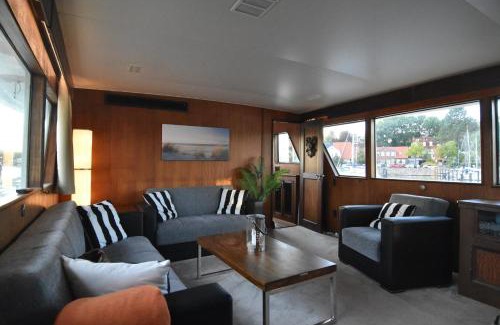 Eckernfoerde Boat Rental | Klassische Motoryacht Ocean Motion