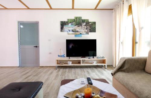 Delvine House | Klaudio Guest House