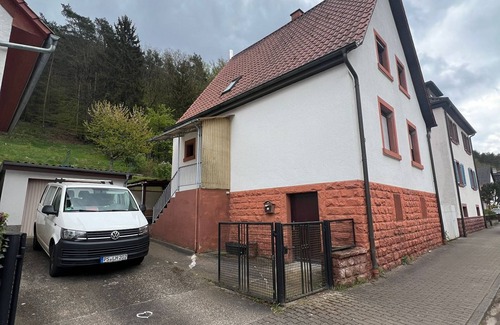 Hauenstein House | Kleine Aber Feine Unterkunft mit Direktem Zugang zum Wald!