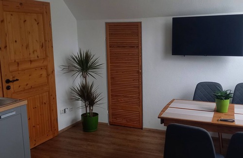 Laudenbach Apartment | Kleine Gemütliche Dachgeschosswohnung Bino